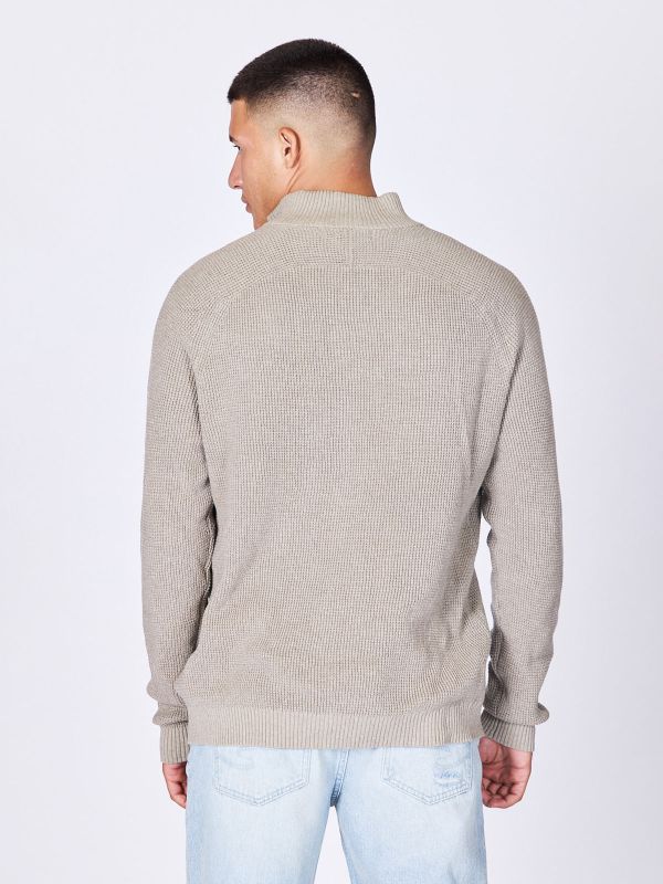 סריג מודרני עם צווארון פתוח לגברים