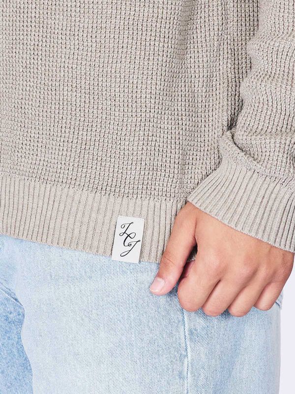 סריג מודרני עם צווארון פתוח לגברים