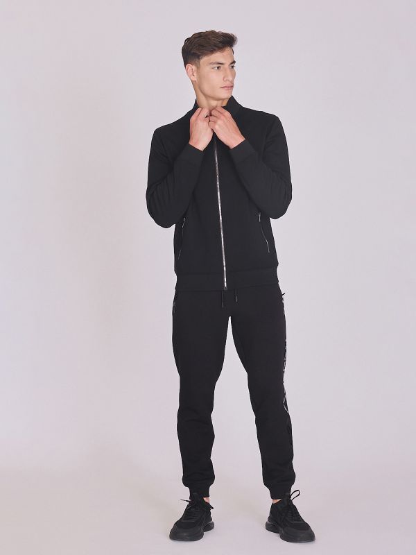 מכנסי טרנינג מחויטים לגברים