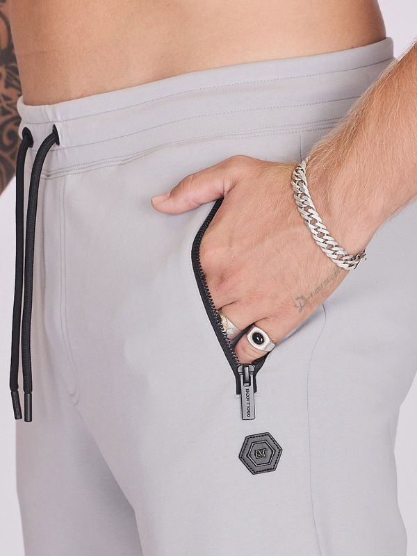 מכנסי טרנינג מחויטים לגברים