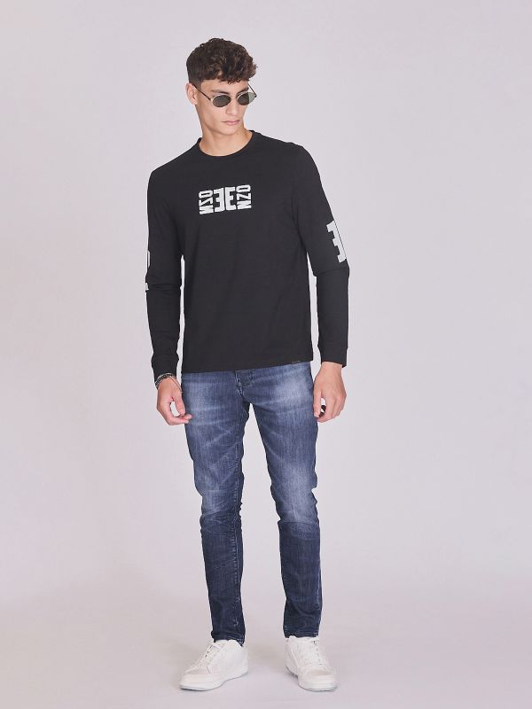 חולצת טי ארוכה עם הדפסים לגברים