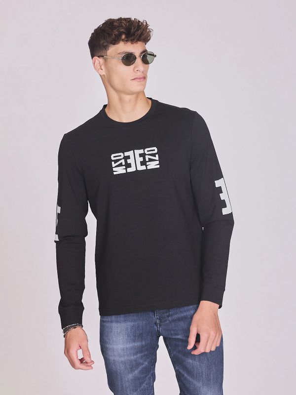 חולצת טי ארוכה עם הדפסים לגברים