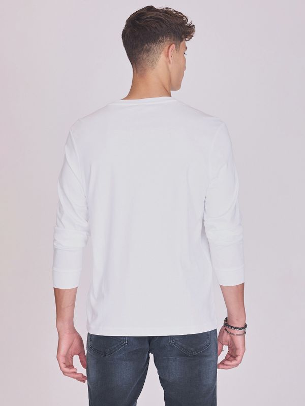 חולצת טי ארוכה עם כיתוב לגברים