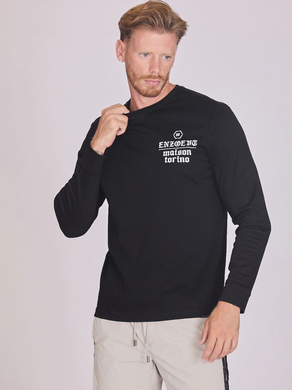 חולצת טי ארוכה עם כיתוב לגברים