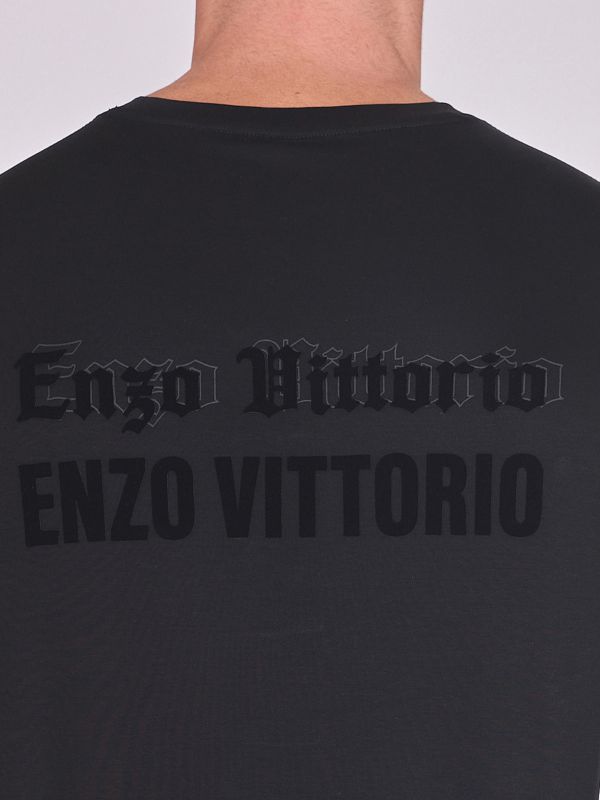 חולצת טי ארוכה עם צווארון לגברים