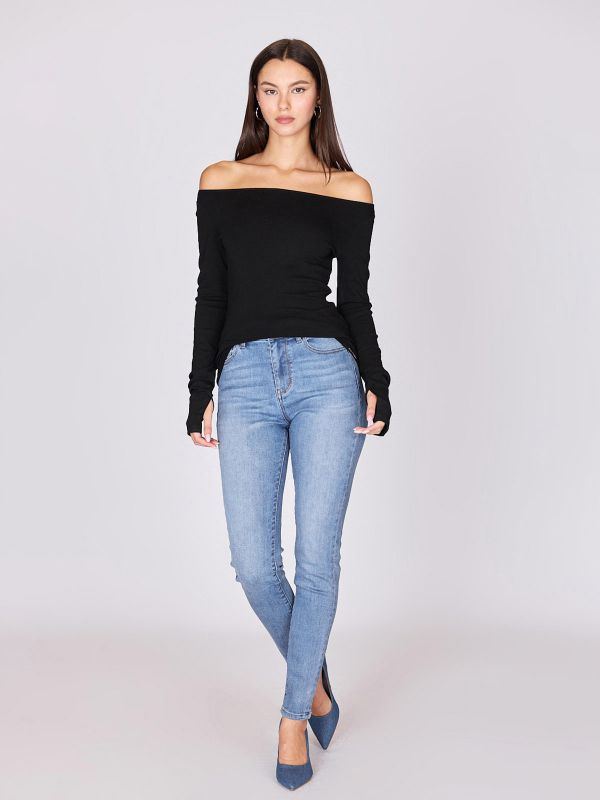 ג’ינס בגזרה ישרה קרועה לנשים