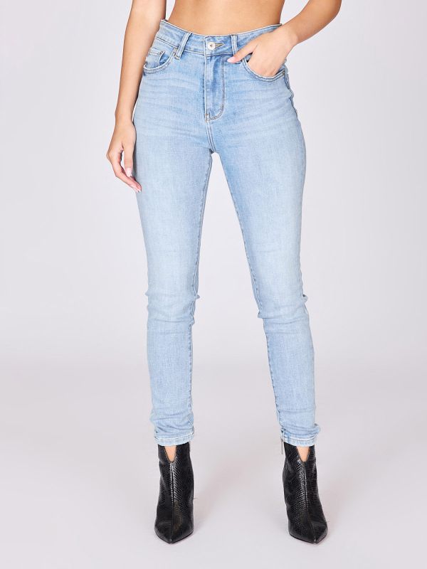 ג’ינס סקיני קצר לנשים