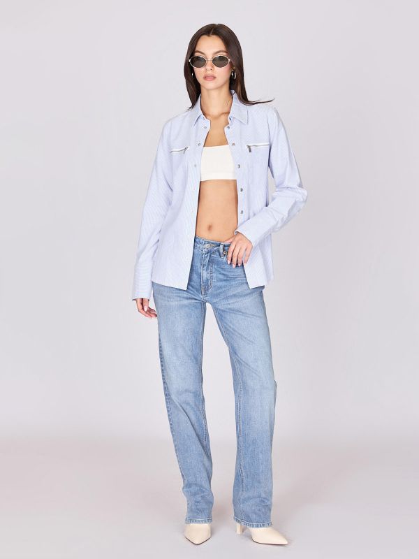 מכנסי ג’ינס בגזרה ישרה עם שפשופים קלים לנשים