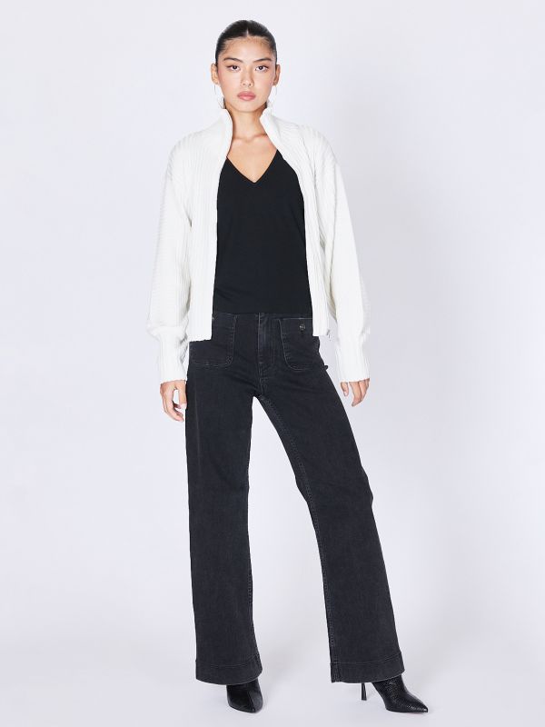 מכנסי ג’ינס בגזרה ישרה לנשים