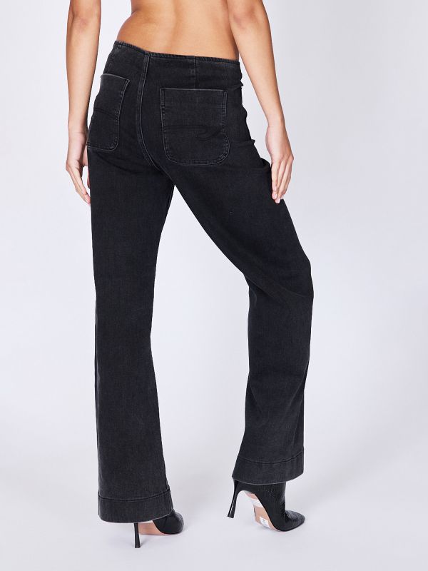 מכנסי ג’ינס בגזרה ישרה לנשים