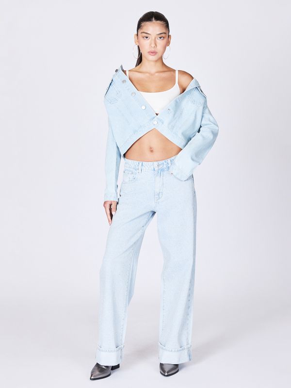 ג’ינס בגזרה רחבה לנשים