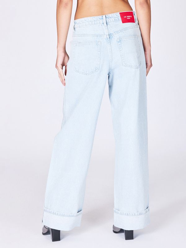 ג’ינס בגזרה רחבה לנשים