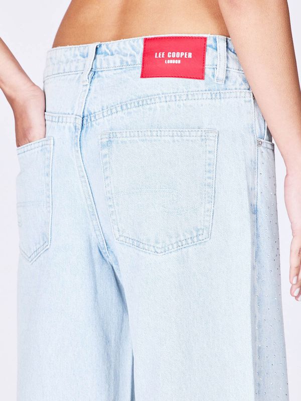 ג’ינס בגזרה רחבה לנשים