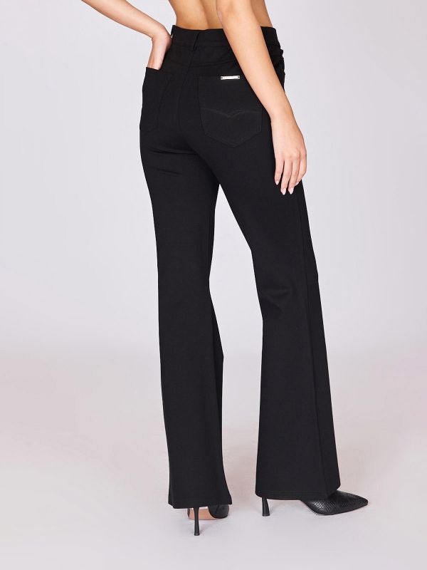 מכנסיים רחבים עם כפתורים לנשים