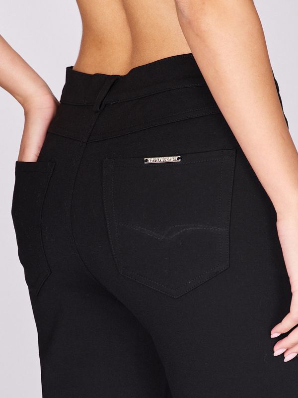 מכנסיים רחבים עם כפתורים לנשים