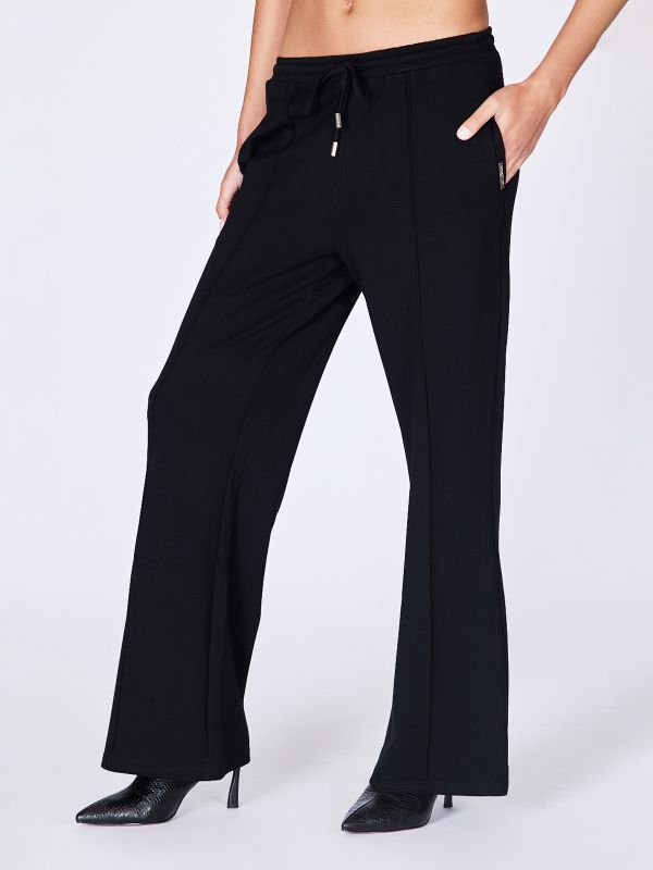 מכנסי טרנינג רחבים לנשים