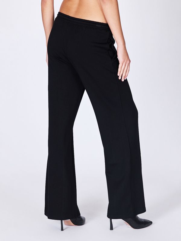 מכנסי טרנינג רחבים לנשים