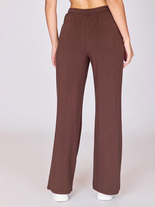 מכנסי טרנינג רחבים לנשים