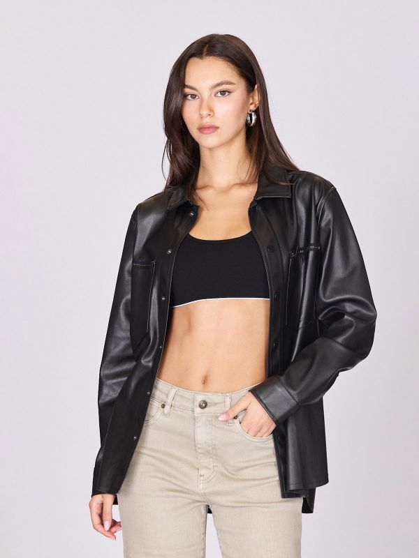 חולצה מכופתרת דמוי עור לנשים