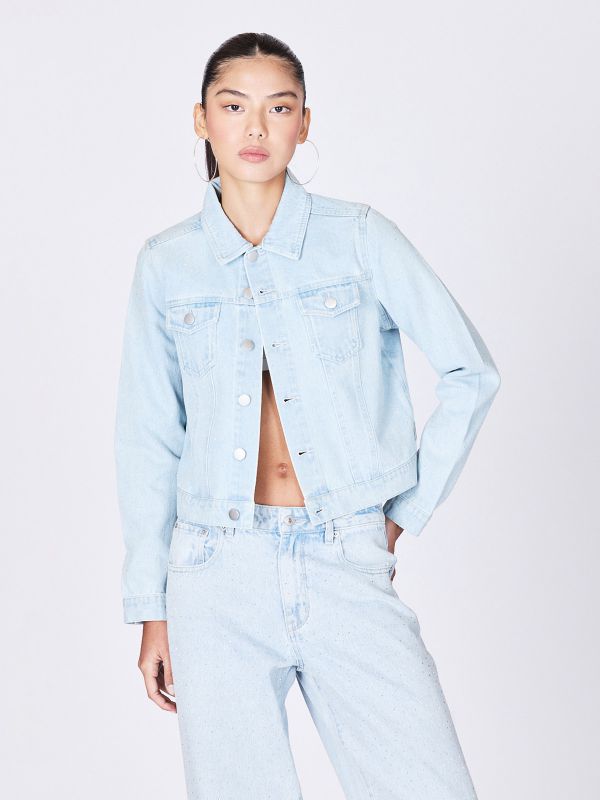 ג’קט ג’ינס קצר לנשים