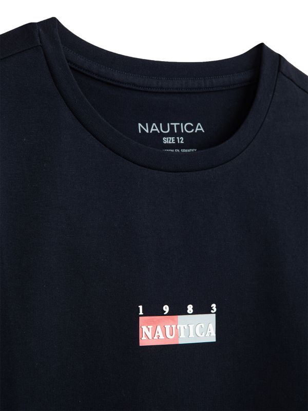 טי ארוך עם לוגו קדמי לבנים