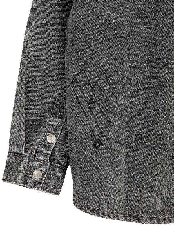 חולצת ג’ינס מכופתרת עם כיסים בנים