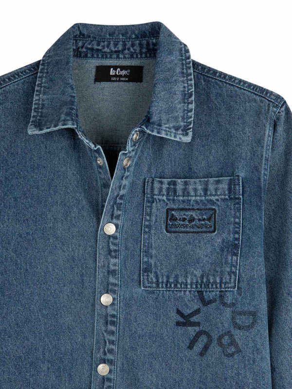 חולצת ג’ינס מכופתרת עם כיסים בנים