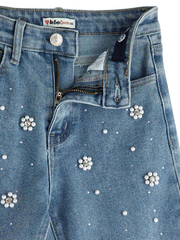 ג’ינס עם פנינים לבנות