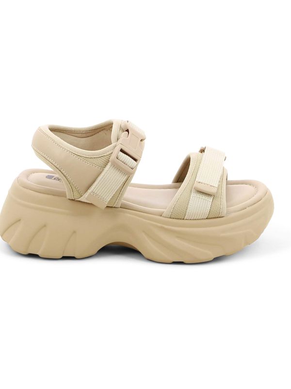 סנדלים ספורטיביים עם רצועות וולקרו לנשים