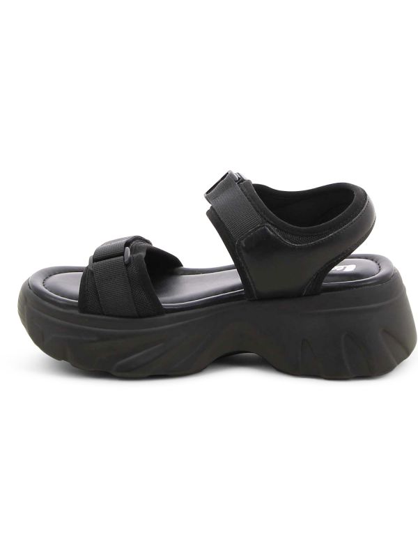 סנדלים ספורטיביים עם רצועות וולקרו לנשים