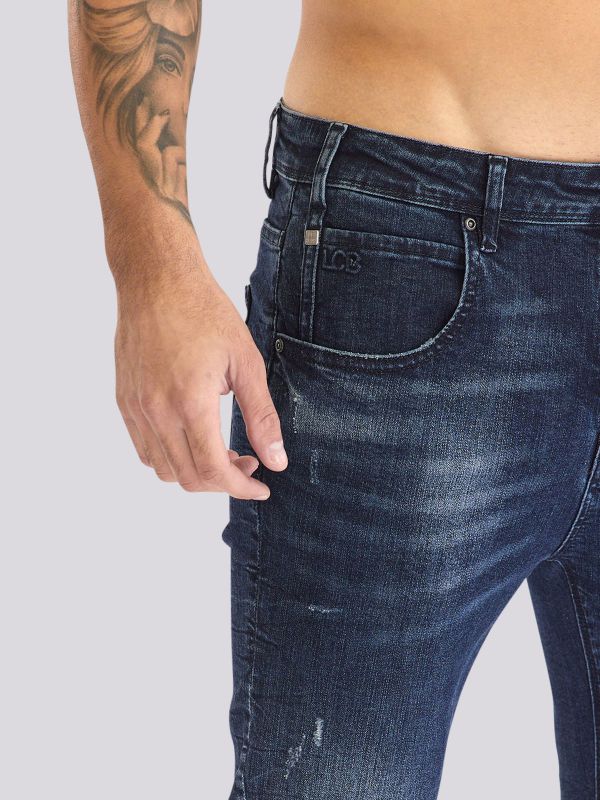 מכנסי ג?ינס COLIN בגזרה מודרנית ונינוחה לגברים