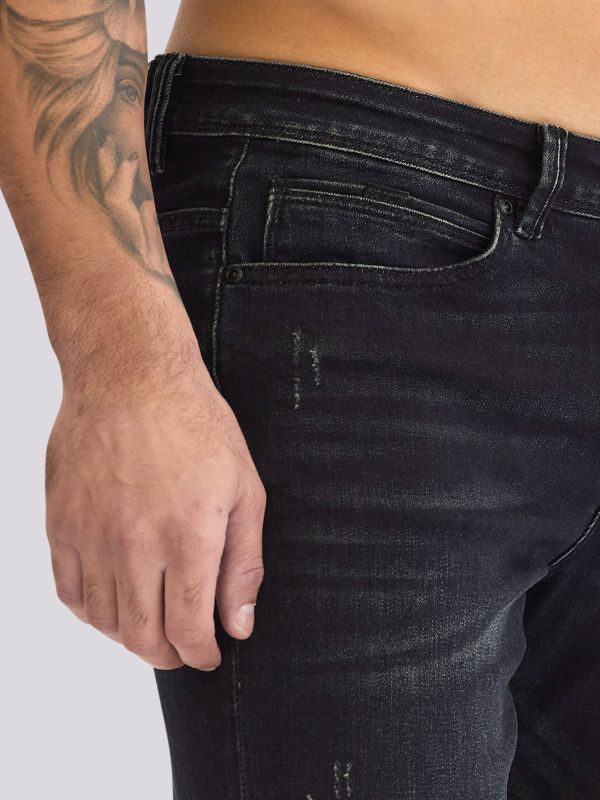 מכנסי ג?ינס DEEP ROOK בגזרה רגילה ושטיפה כהה עמוקה לגברים