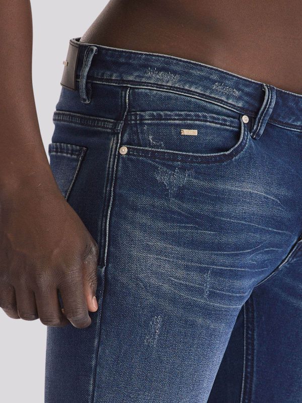 מכנסי ג?ינס JOGG MARTIN בגזרה ישרה וגמישות מרבית לגברים