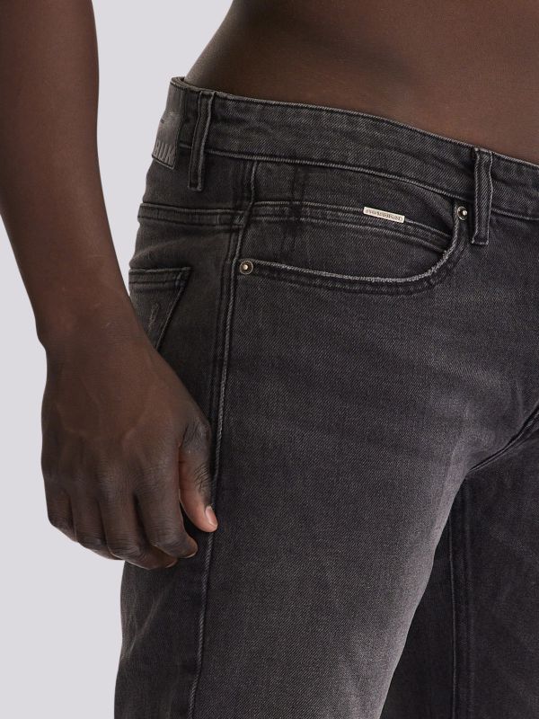 מכנסי ג?ינס JAMES בגזרה צרה וטרנדית לגברים