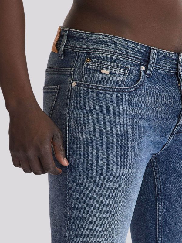 מכנסי ג?ינס MARTIN בגזרה ישרה וקלאסית לגברים