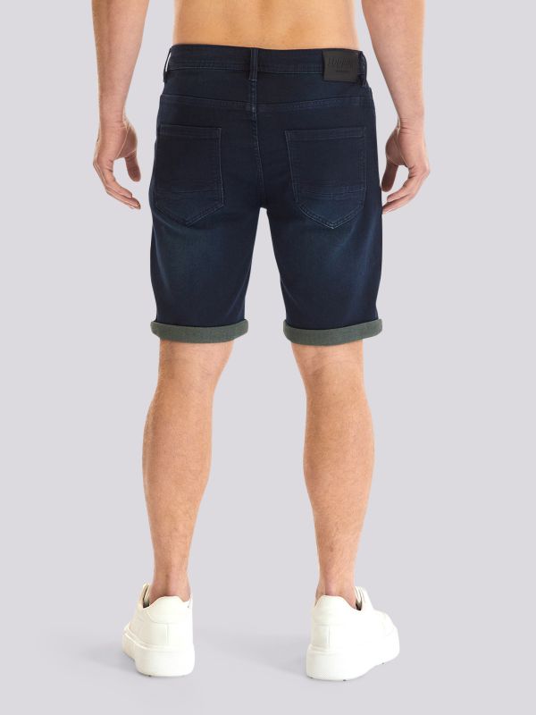 מכנסי ג?ינס קצרים במראה דנים