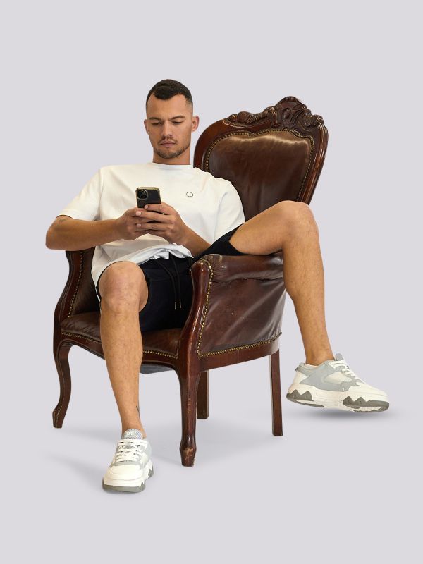 מכנסי ג?ינס קצרים בגוון כחול כהה נקי לגברים