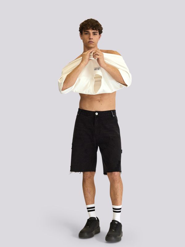 מכנסי ג?ינס קצרים בסגנון דגמ” ח ובגוון שחור שטוף לגברים