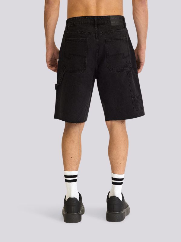 מכנסי ג?ינס קצרים בסגנון דגמ” ח ובגוון שחור שטוף לגברים