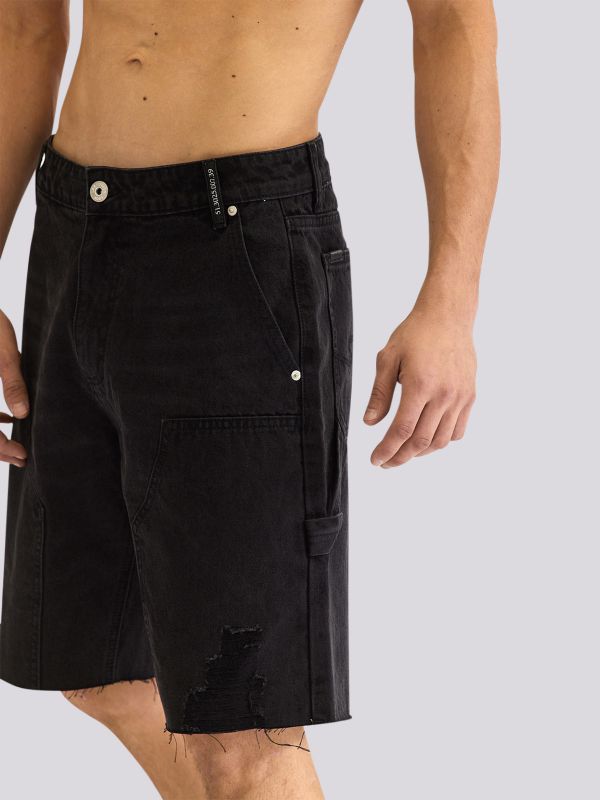 מכנסי ג?ינס קצרים בסגנון דגמ” ח ובגוון שחור שטוף לגברים