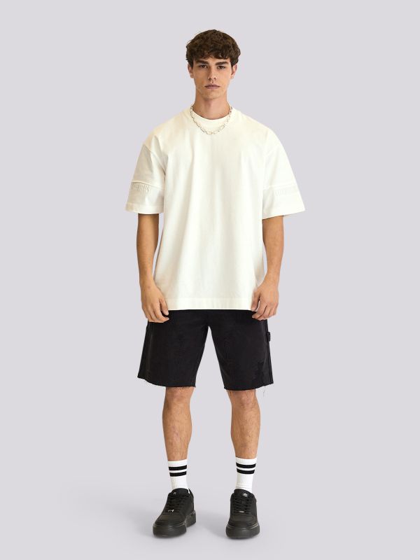 מכנסי ג?ינס קצרים בסגנון דגמ” ח ובגוון שחור שטוף לגברים