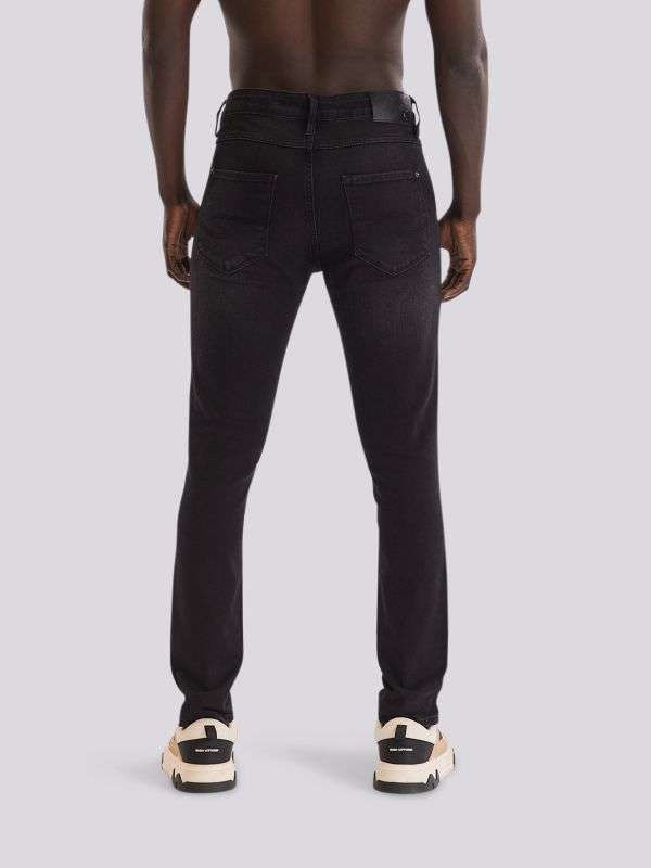 מכנסי ג?ינס BLK MARTIN בגזרה ישרה ובגוון שחור לגברים