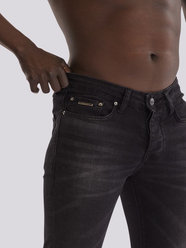 מכנסי ג?ינס BLK MARTIN בגזרה ישרה ובגוון שחור לגברים