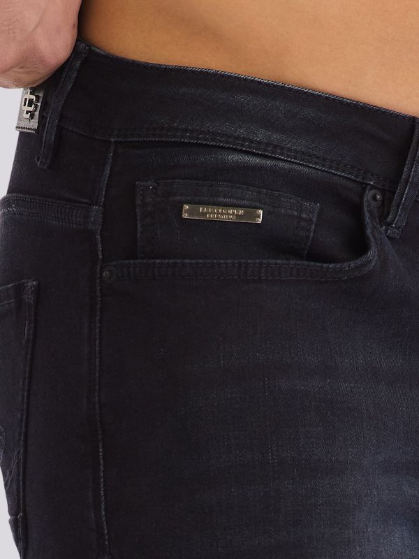 מכנסי ג?ינס BLK MARTIN בגזרה ישרה ובגוון שחור עמוק לגברים