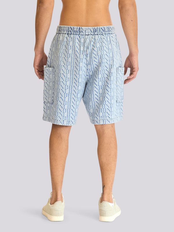 מכנסי ג?ינס קצרים בשטיפה כחולה קלאסית וסיומת מקופלת לגברים