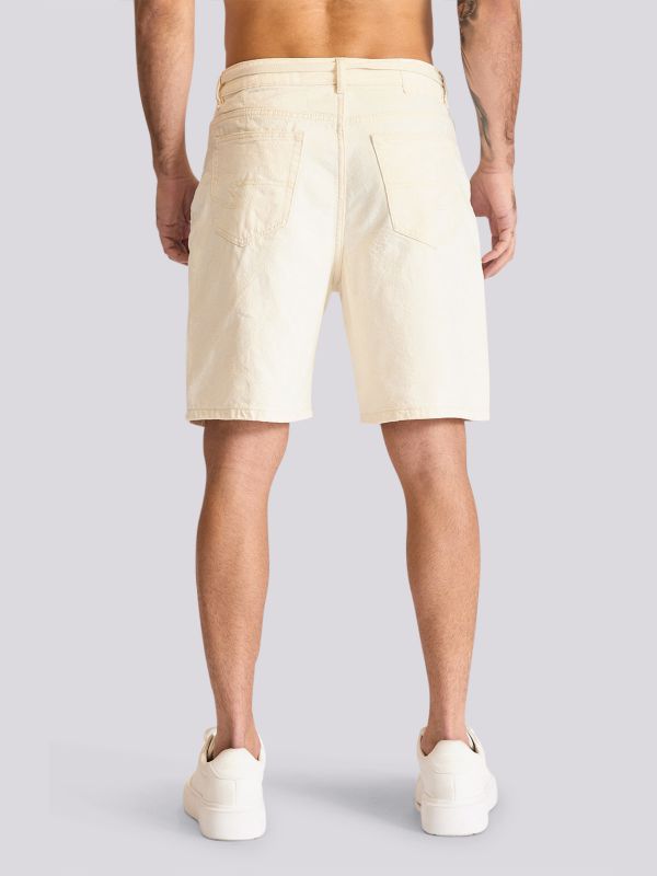 מכנסי ברמודה בגזרה ישרה ובגוון נייטרלי לגברים