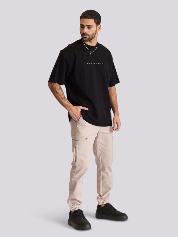 מכנסי קארגו עם כיסים מעוצבים