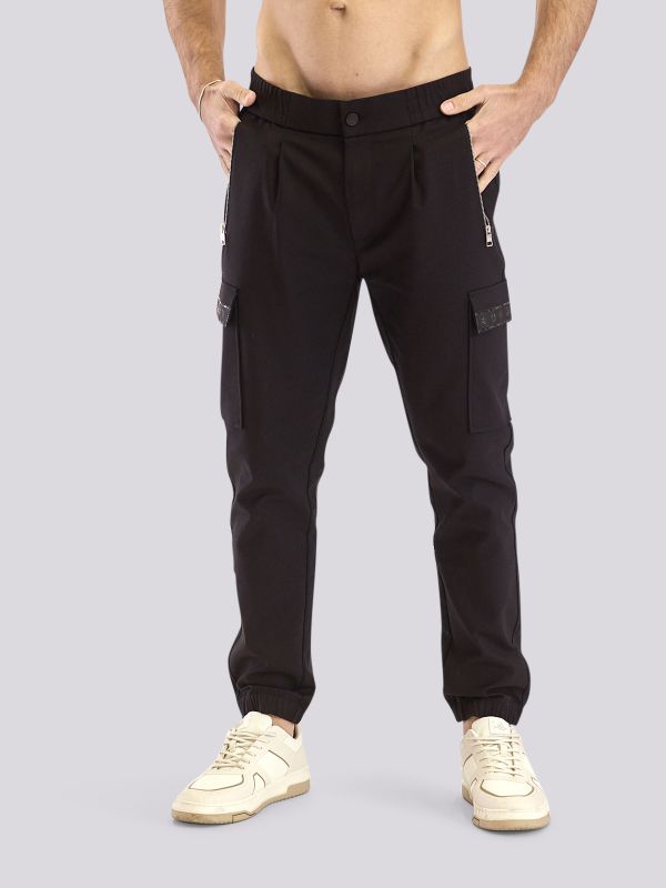 מכנסי קארגו עם כיסים בסגירת רוכסן