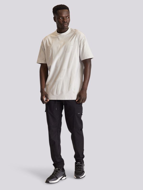 מכנסי קארגו עם כיסים מעוצבים