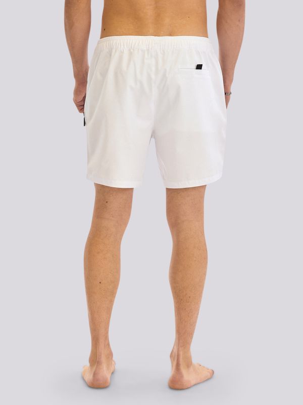 מכנסי ברמודה עם לוגו